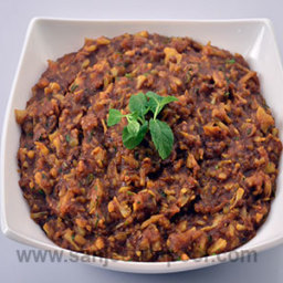 Aloo aur Gobhi ka Bharta Recipe - Potatoes and cauliflower cooked together 