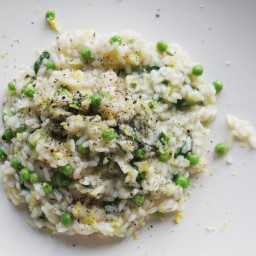AMAZINGLY CREAMY RISOTTO WITH PEAS & GREENS