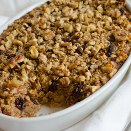 Amish-Style Baked Oatmeal with Apples, Raisins & Walnuts