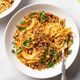 Anchovy Pasta With Breadcrumbs Is the Perfect Weeknight Meal