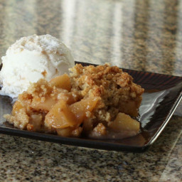 Apple Crisp With Oatmeal and Brown Sugar Topping