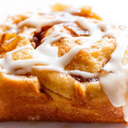 Apple Pie Cinnamon Rolls With Cream Cheese Frosting