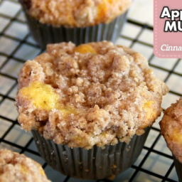 Apple Pie Muffins with Cinnamon Crubs