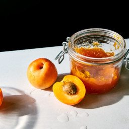 Apricot-Noyaux Jam
