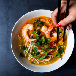 Aromatic Shrimp and Noodle Medicine Soup