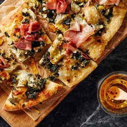 artichoke-spinach-and-prosciutto-flatbreads-with-spicy-honey-1312017.jpg