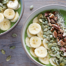 Arugula, Romaine, and Pear Smoothie Bowl
