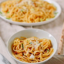 Asian Garlic Noodles: 20-Minute Recipe