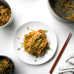 Asian Garlic Noodles Recipe (Buttery, Garlicky & Fast!)