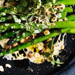 Asparagus recipe: Asparagus and hazelnut salad with creamy dressing
