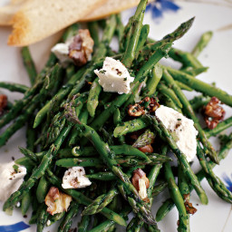 Asparagus Salad with Toasted Almonds and Goat Cheese