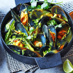 australian-blue-mussels-with-indian-spices-and-coconut-2399288.jpg