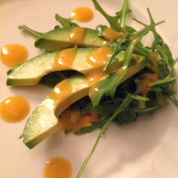 Avocado and arugula salad with papaya dressing