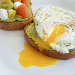 avocado-toast-with-eggs-tomato-and-mozzarella-recipe-1696163.jpg