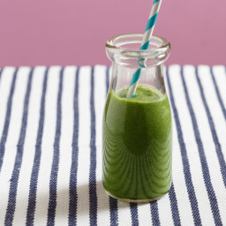 Baby Kale Smoothie with Cucumber and Pear
