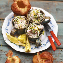 Baby Yorkshire puds (creamy smoked trout & horseradish pate)