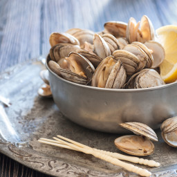 Bacon and Beer Open the Flavor of Steamed Clams