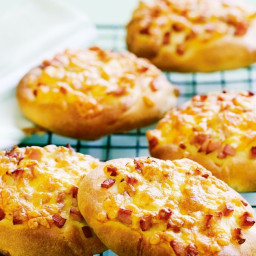 Bacon and cheese rolls