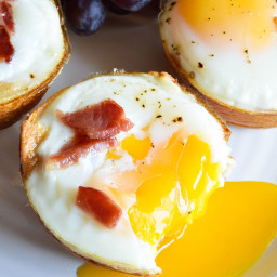 bacon-and-egg-breakfast-cups-1813269.jpg