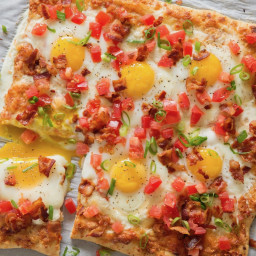 bacon-and-egg-pizza-2559707.jpg