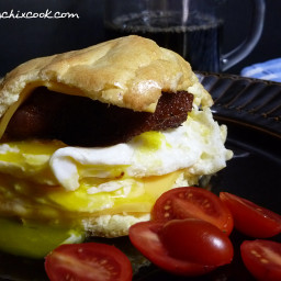 Bacon Egg & Cheese BOB (Breakfast on a Bun) | Low Carb & Gluten Free | Indu