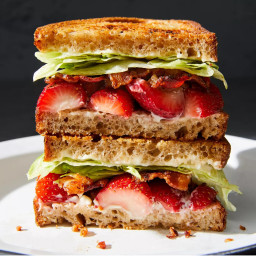 Bacon, Lettuce and amp; Strawberry Sandwich 
