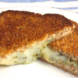 Bake Your Grilled Cheese Pesto Sandwiches for Perfect Results in Minutes