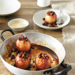 Baked apples with coconut cream