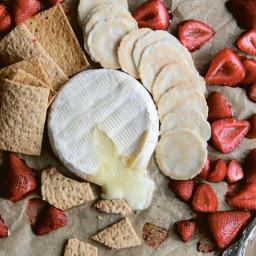 Baked Brie and Strawberries