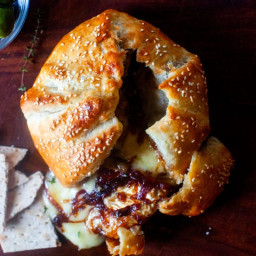 Baked Brie with Balsamic Red Onions
