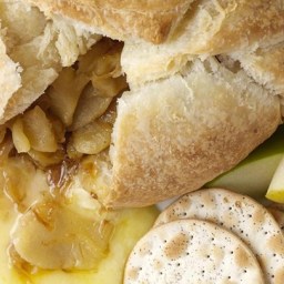 Baked Brie with Caramelized Onions