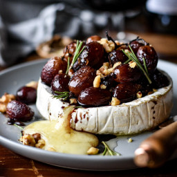 Baked Brie with Roasted Grapes