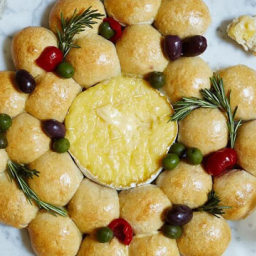 Baked Brie Wreath