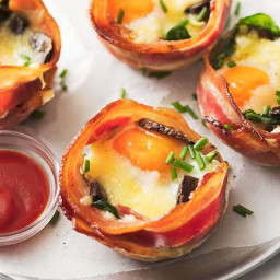 Baked egg and mushroom bacon cups