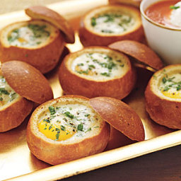 baked-eggs-in-bread-bowls-1338727.jpg