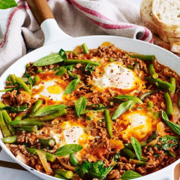 Baked eggs in spicy beef sauce