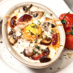 Baked eggs with spinach, mushrooms, goat's cheese and chorizo