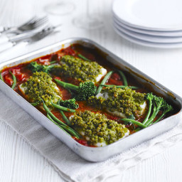 Baked fish with tomatoes, basil and crispy crumbs
