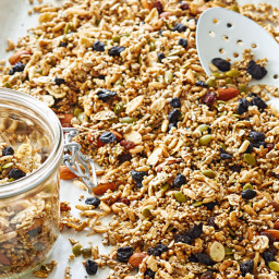 Baked muesli with almonds and blueberries