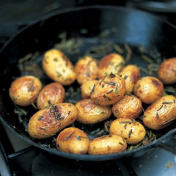 Baked new potatoes with sea salt and rosemary