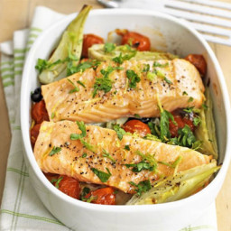Baked salmon with fennel and tomatoes