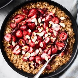Baked Strawberry-Almond Oatmeal