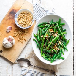 balsamic green beans with walnuts