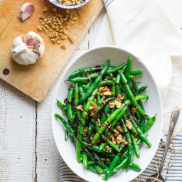balsamic green beans with walnuts
