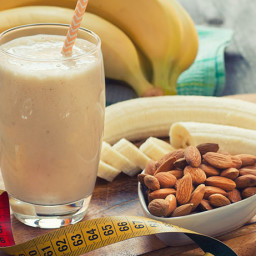 banana-almond-smoothie-1697515.jpg