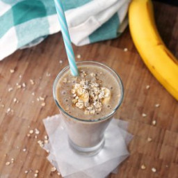 Banana, Date and Oat Breakfast Smoothie