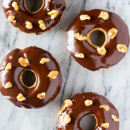 banana-doughnuts-with-chocolate-glaze-1613933.jpg
