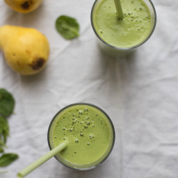 Banana Pear Green Smoothie to start the New Year