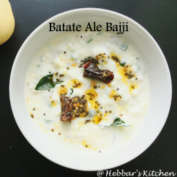 Batate Ale Bajji Recipe / Aloo Raita / Potato Flavored Yogurt Recipe