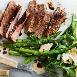 BBQ steak with asparagus and rocket